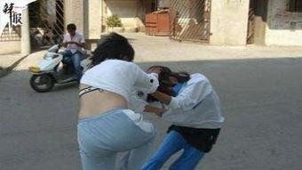 女子扒衣视频,道德底线与网络暴力的双重拷问