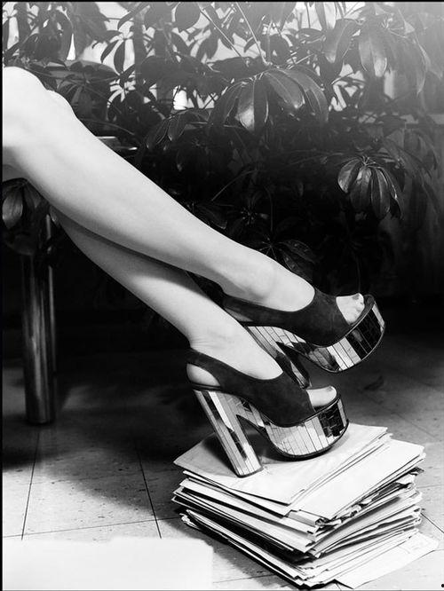 丝袜腿色情网,网络色情传播的阴暗面