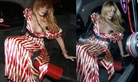 明星肩带滑落GIF