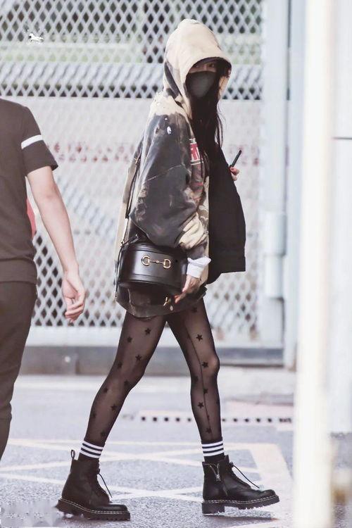 88丝袜美女,88美女生动演绎时尚魅力